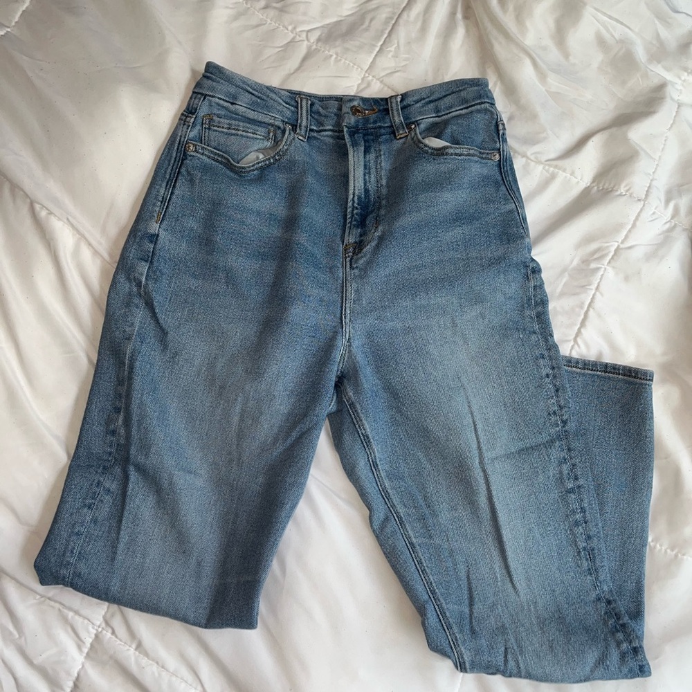 American Eagle Outfitters mom jeans